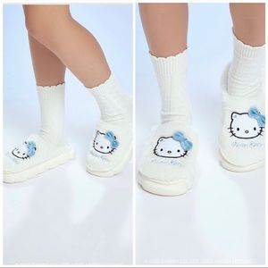 Hello Kitty faux shearing Cloud House slippers